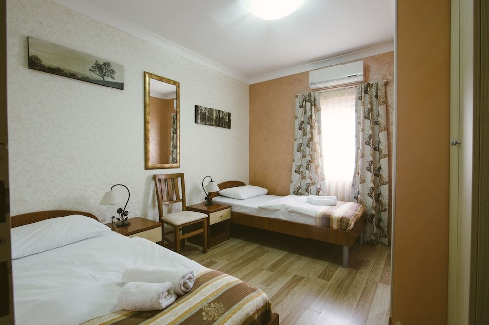 Hotel Flowers Comfort Double or Twin Room 7