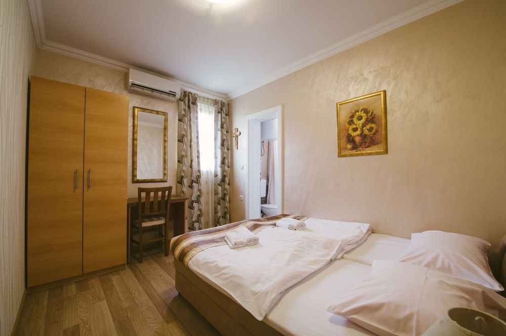 Hotel Flowers Comfort Double Room Single Use 2