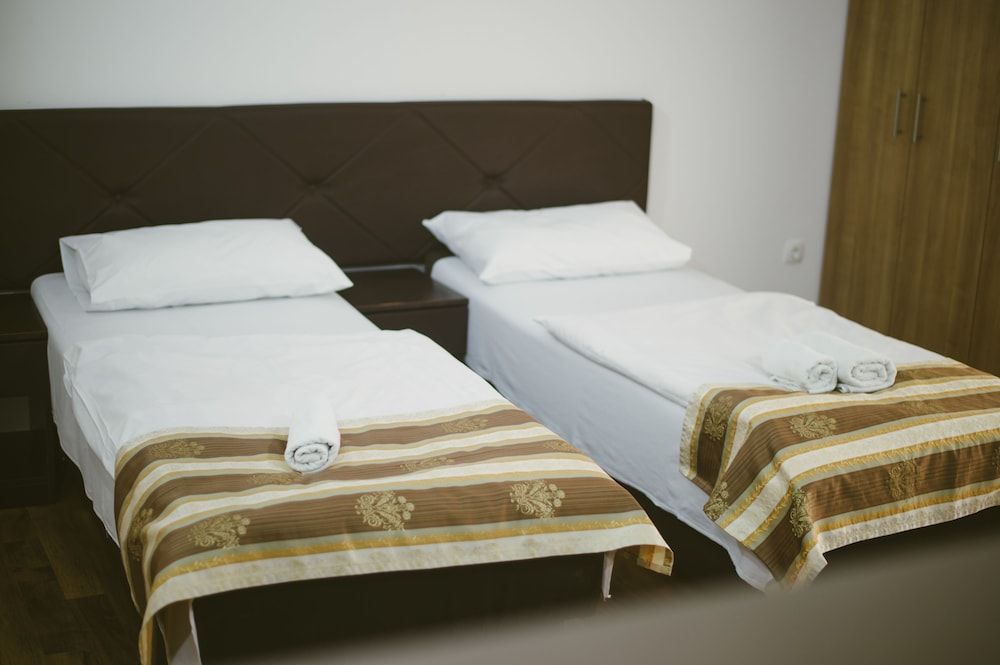 Hotel Flowers Comfort Triple Room 8