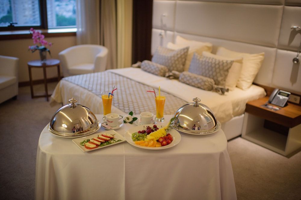 Room Service - Dining