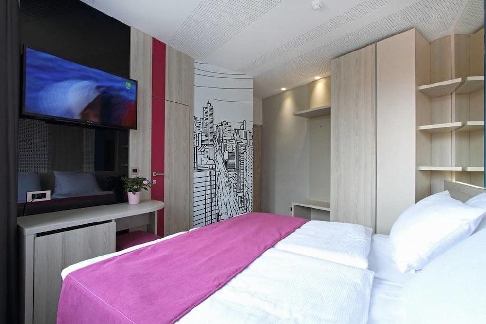 Hotel Cosmopolit Standard Double or Twin Room, City View 7