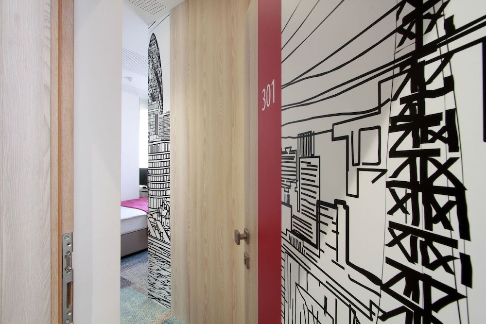 Hotel Cosmopolit Standard Single Room 3