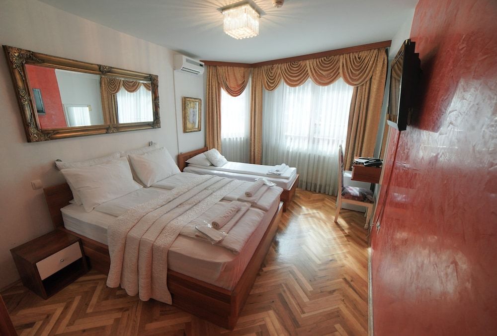 Hotel Herc Deluxe Double or Twin Room 4