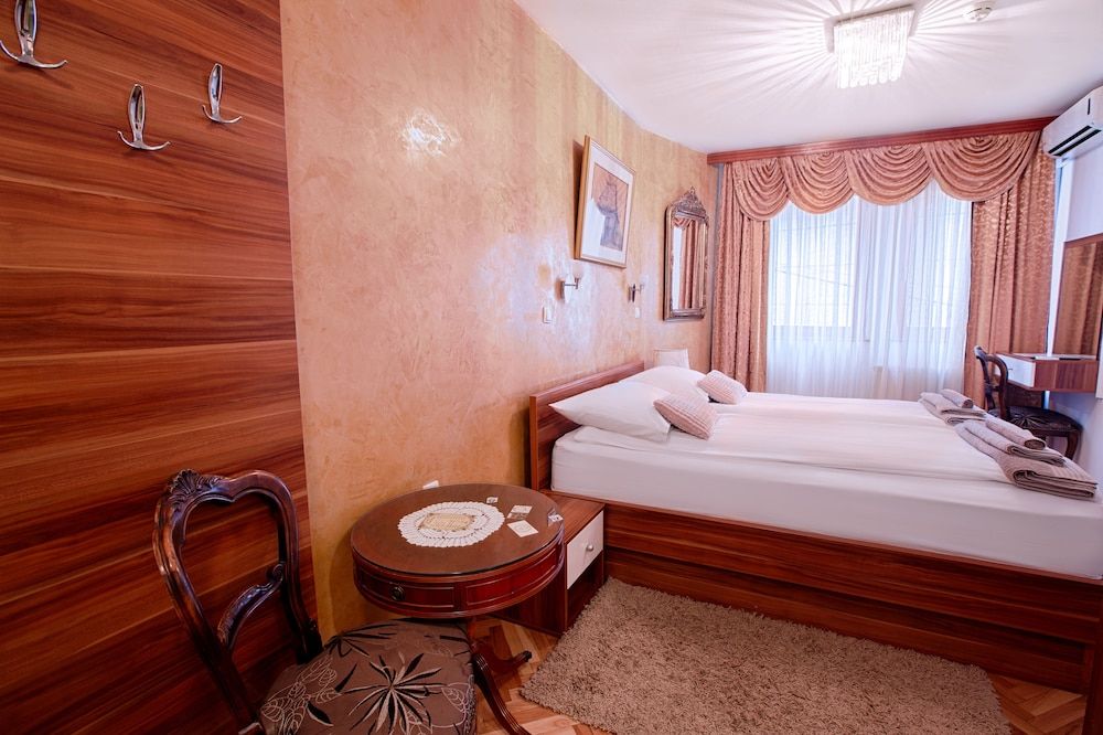 Hotel Herc Double Room 2