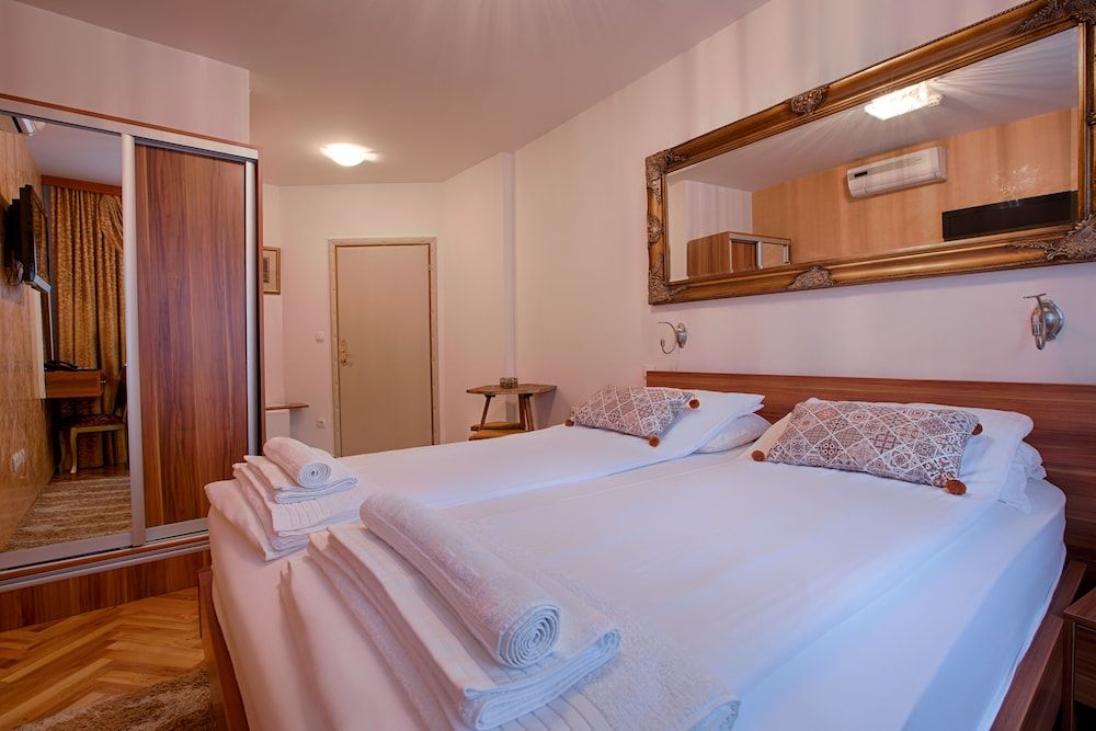 Hotel Herc Double Room 3