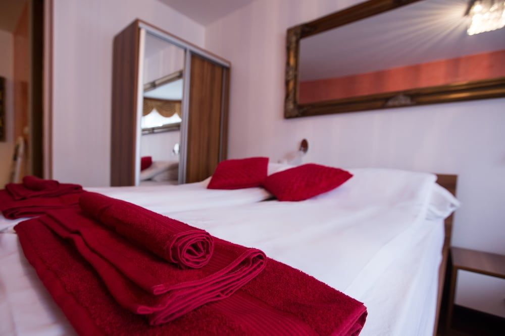 Hotel Herc Deluxe Double or Twin Room