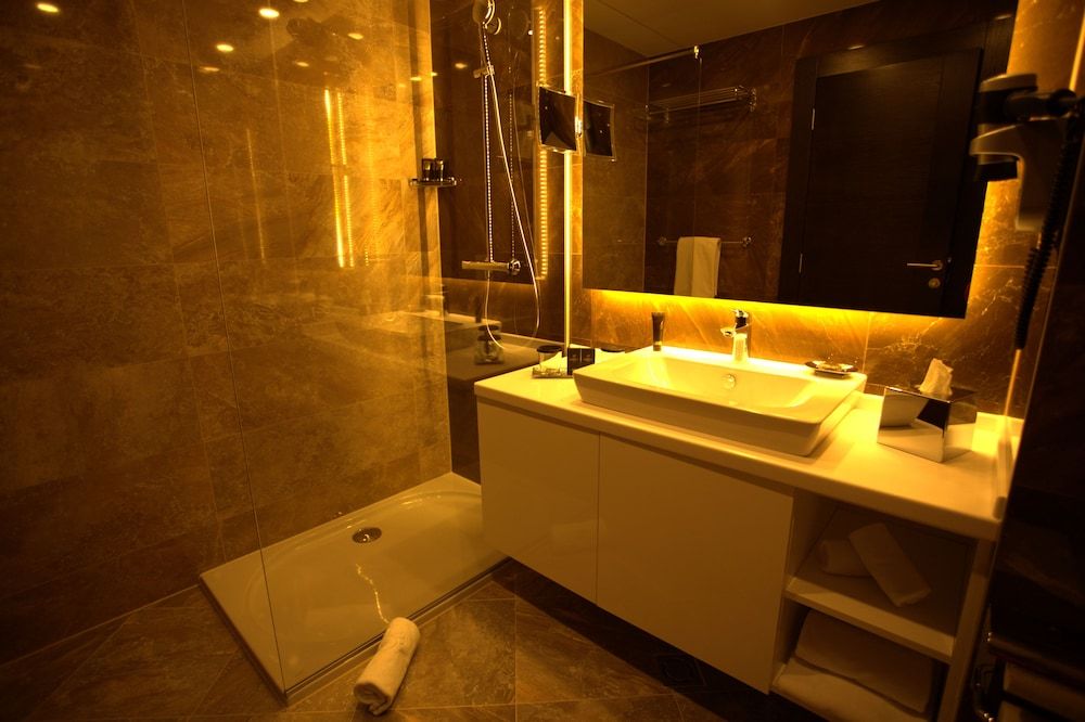 Malak Regency Hotel Economy Double Room, 1 King Bed 5