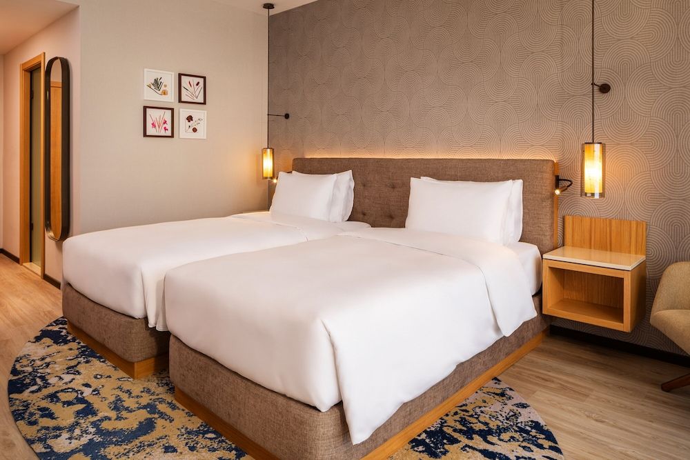 Room, 2 Twin Beds, Lake View