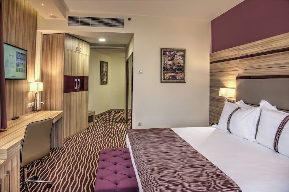 Standard Room, 1 King Bed