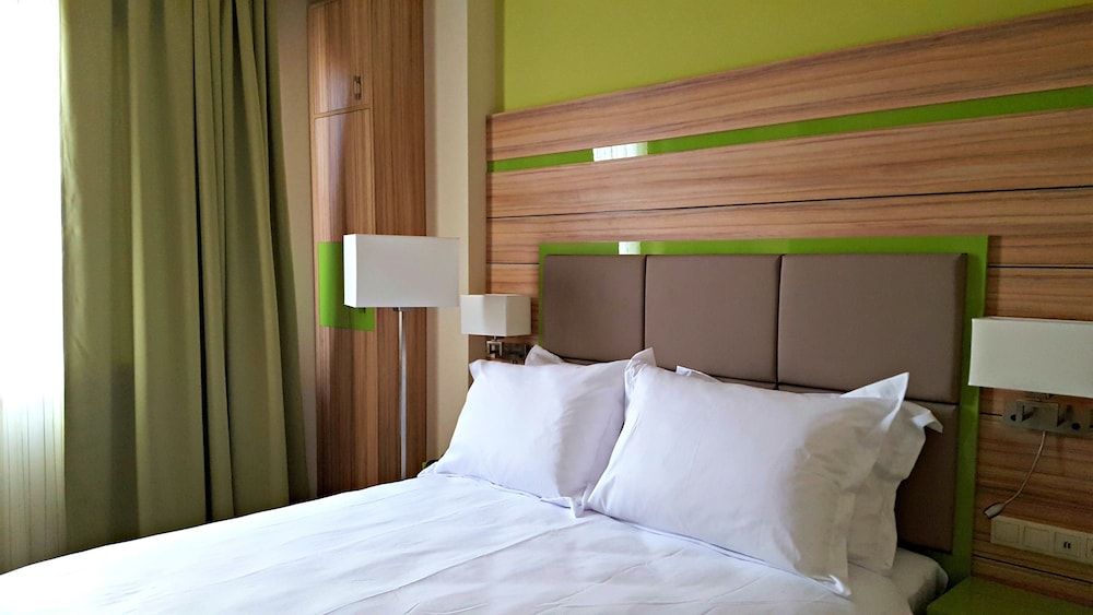 Standard Room, 1 Queen Bed