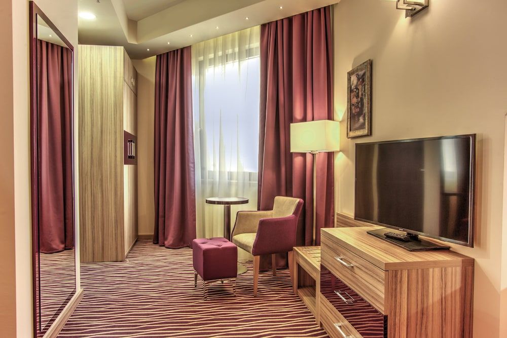 Standard Room, 1 Queen Bed, Accessible