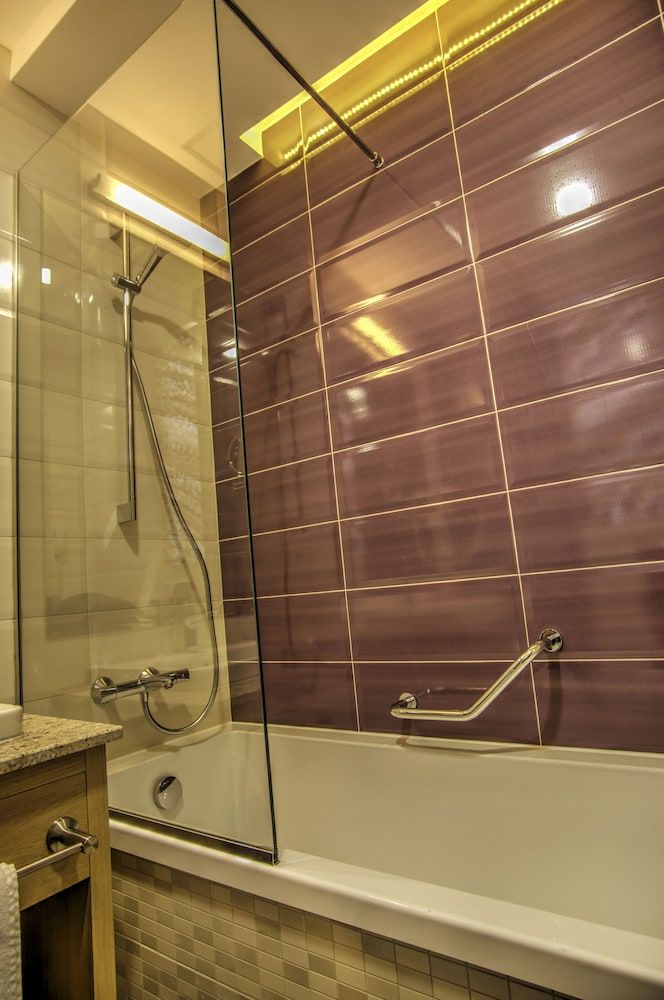 Standard Room, 1 Queen Bed, Accessible