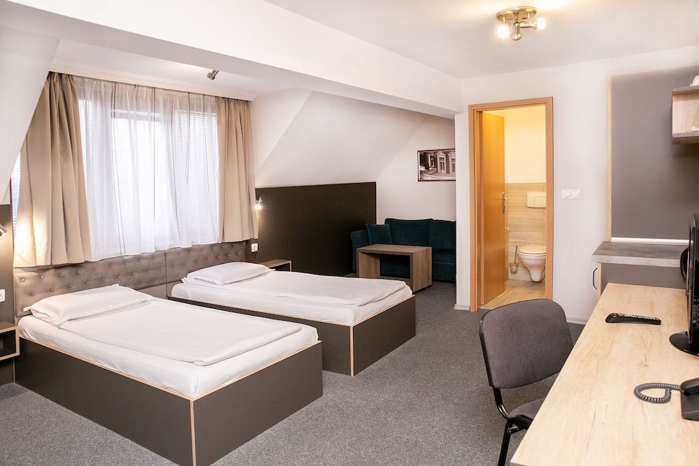 Hotel Niky Standard Twin Room (10% off in the restaurant) 4