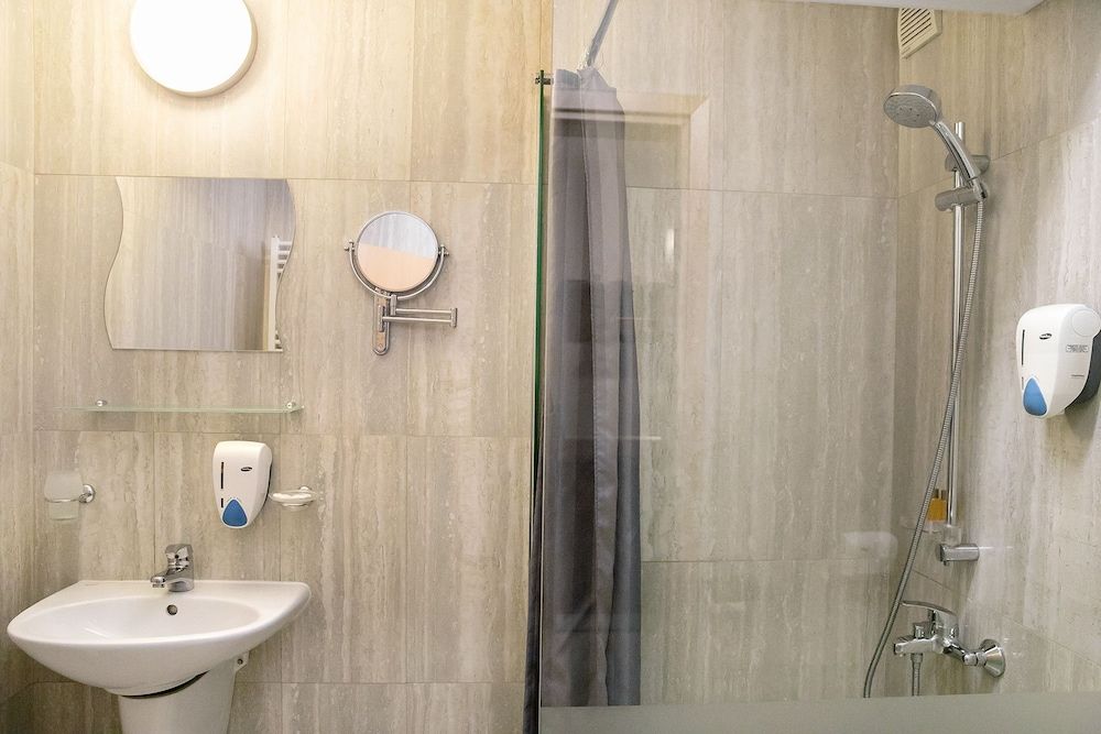 Hotel Niky Standard Twin Room (10% off in the restaurant) 6