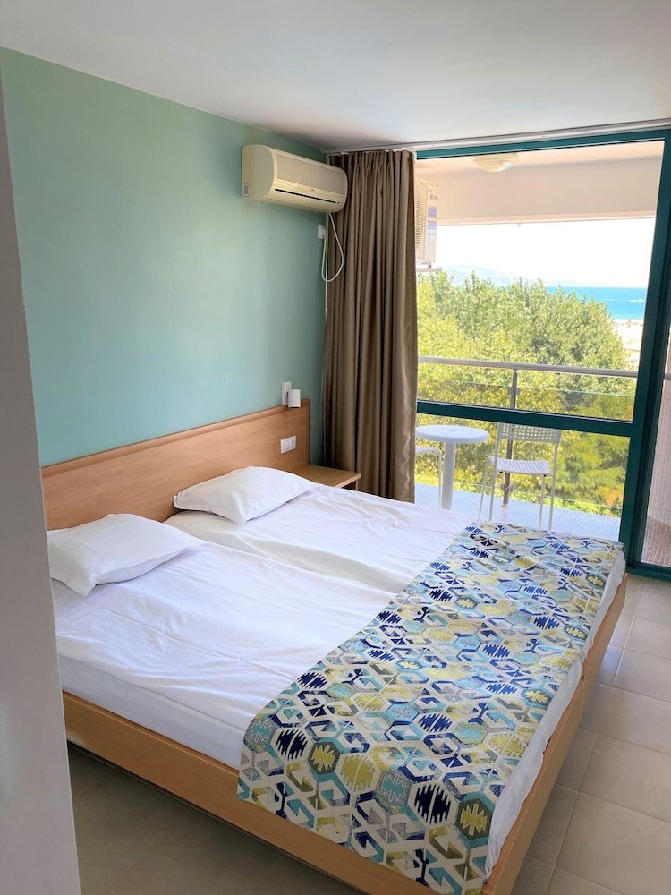 Single Room, Sea View