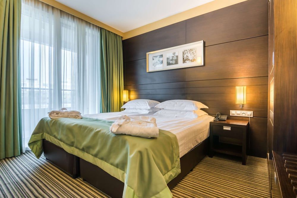Deluxe Studio, 1 Queen Bed, Non Smoking, Terrace