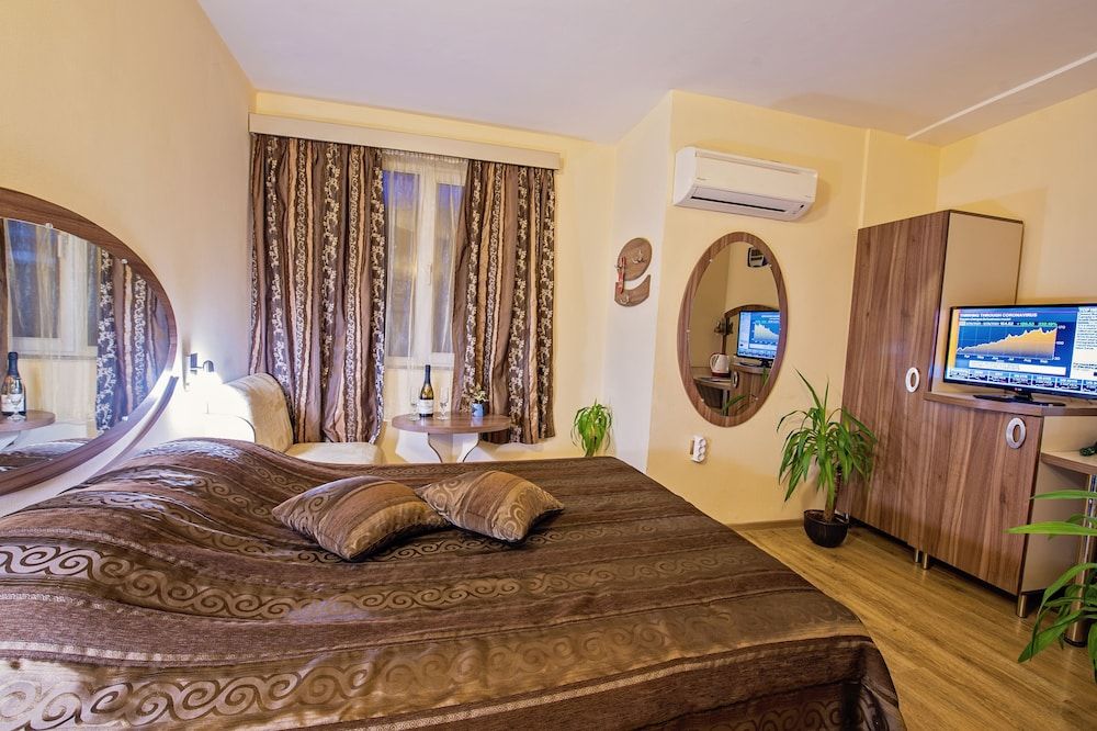 Hotel Color Double or Twin Room 8