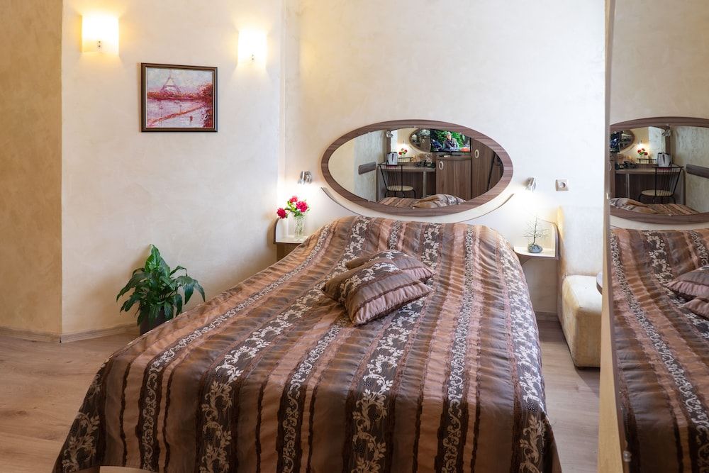 Hotel Color Double or Twin Room 13