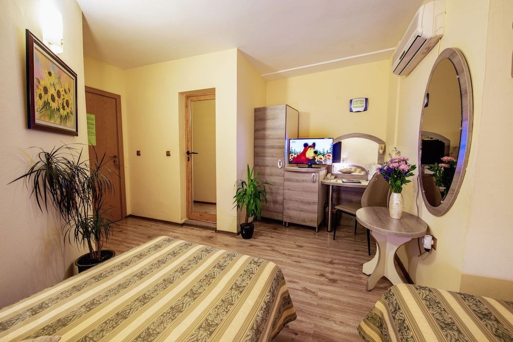 Hotel Color Double or Twin Room 17