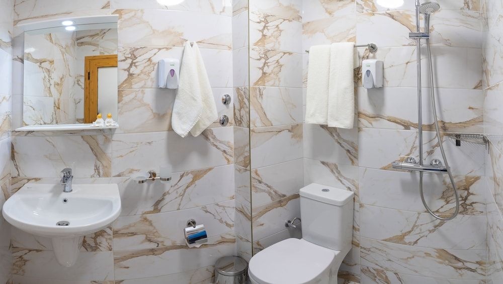 Hotel Color Double or Twin Room 14