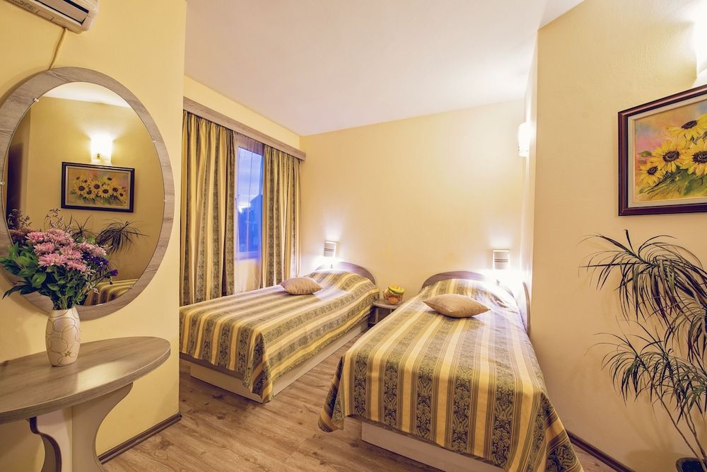 Hotel Color Double or Twin Room 7