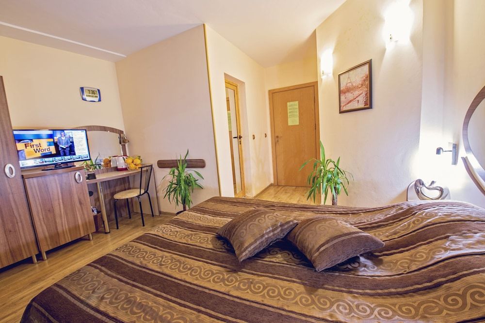 Hotel Color Double or Twin Room 10