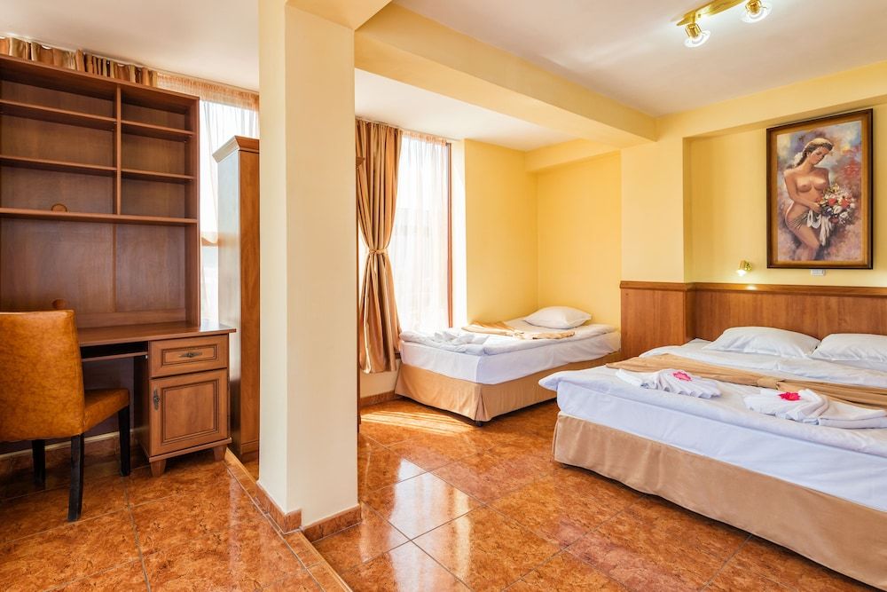 Apartment (Free WiFi & Parking)