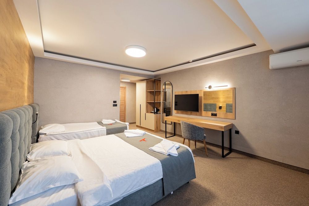 Deluxe Triple Room, City View