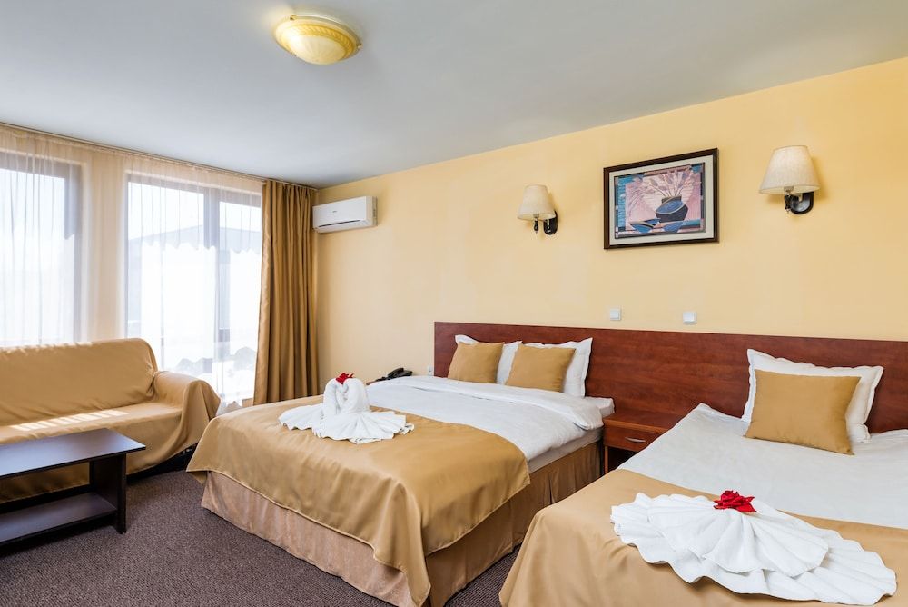 Hotel Avenue Family Room (Free WiFi & Parking) 2