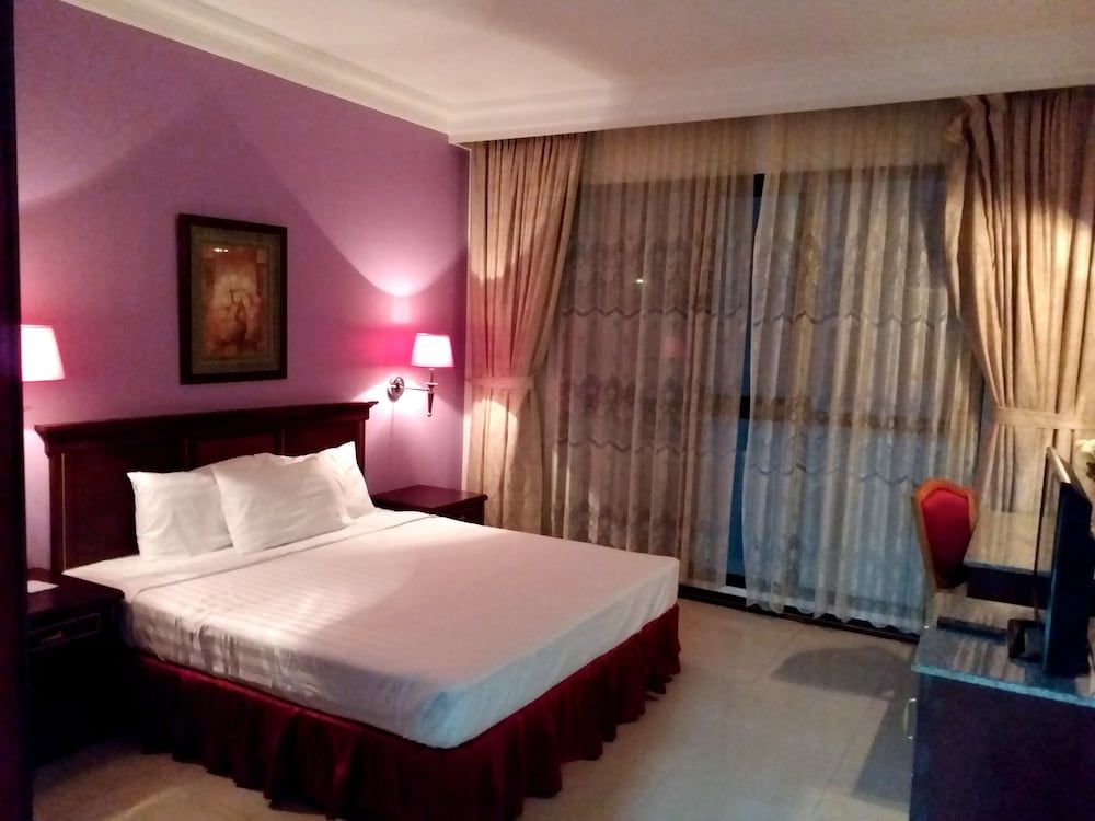 Taj Plaza Hotel Junior Suite