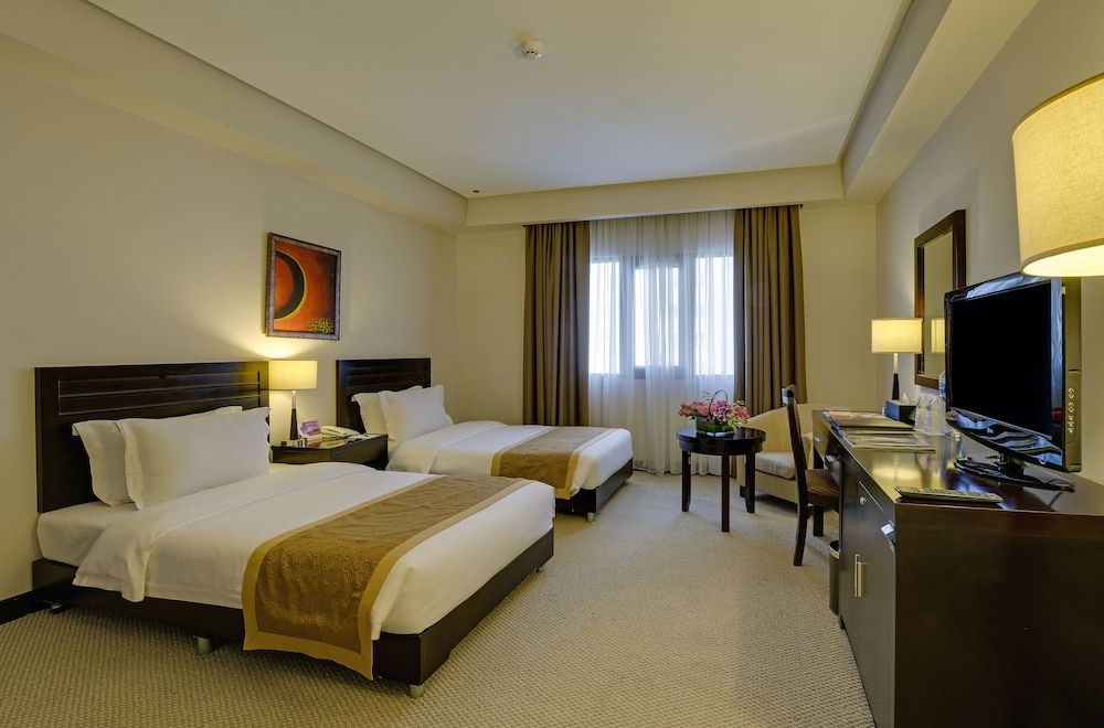 undefined Monroe Hotel & Suites 2