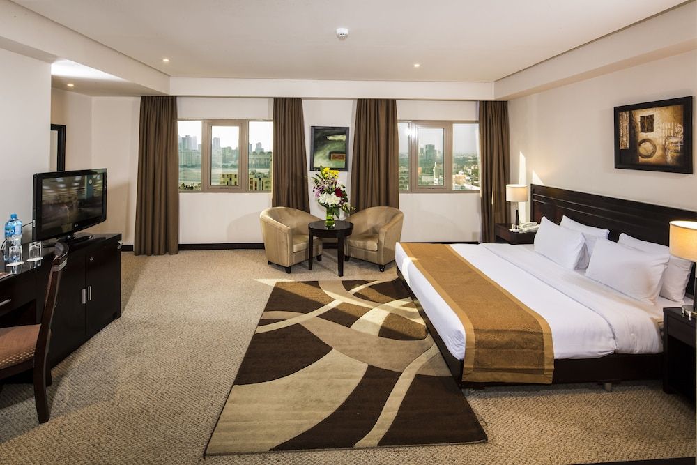 undefined Monroe Hotel & Suites 3