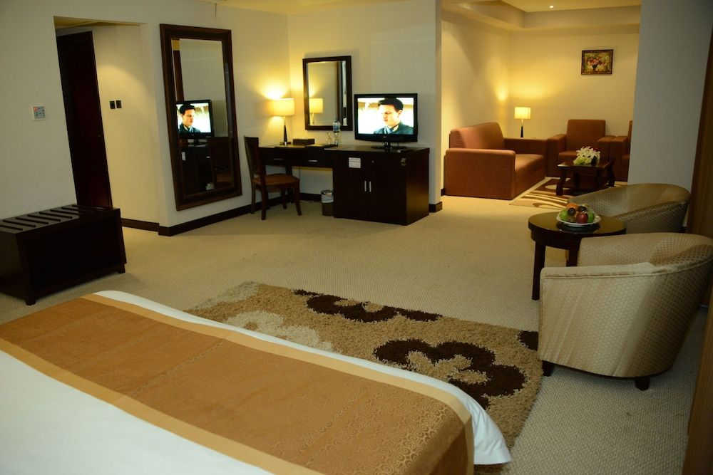 undefined Monroe Hotel & Suites