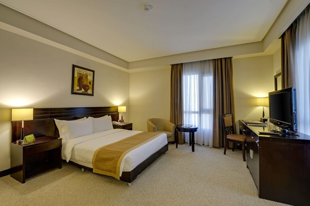 undefined Monroe Hotel & Suites 2