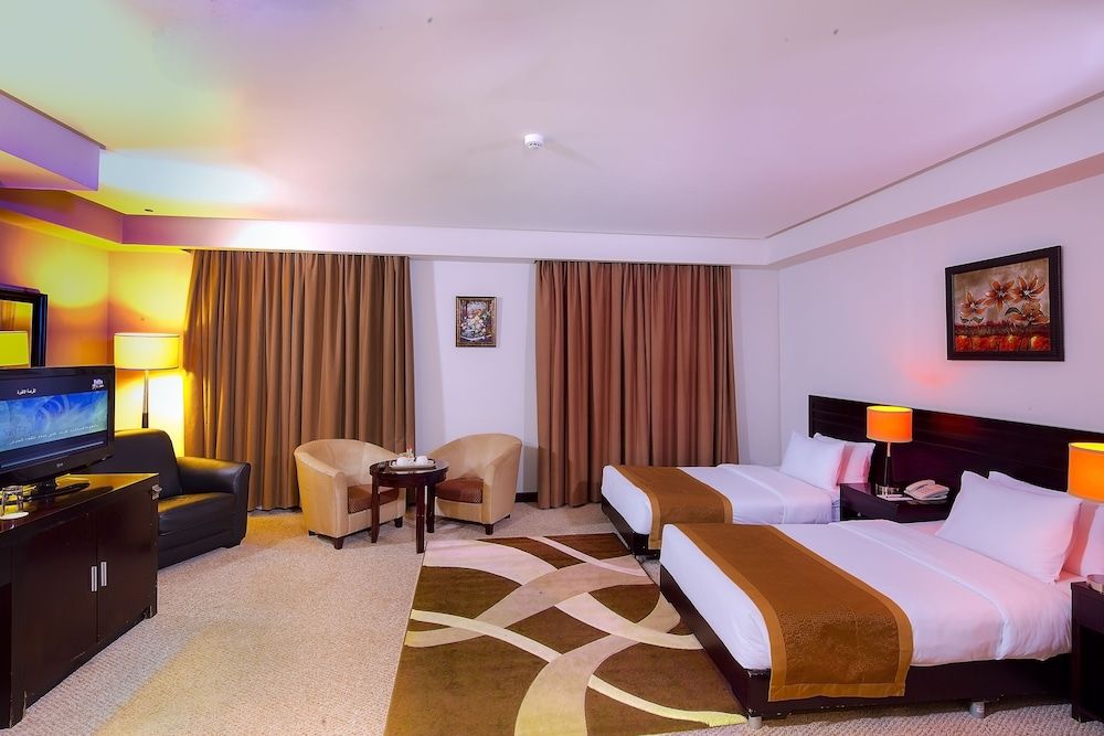 undefined Monroe Hotel & Suites 4