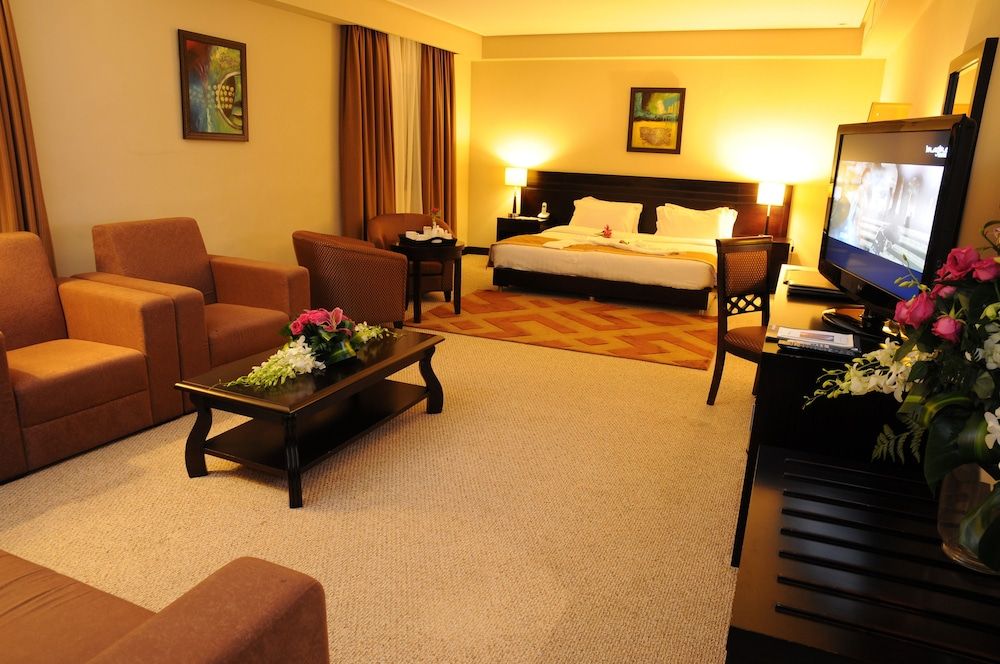 undefined Monroe Hotel & Suites 10