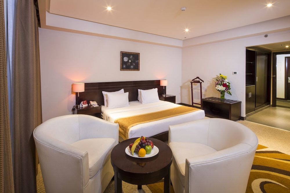 Monroe Hotel & Suites Deluxe Room 6