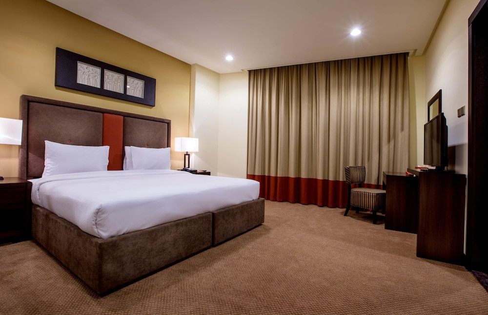 undefined Orange Suites Hotel 4