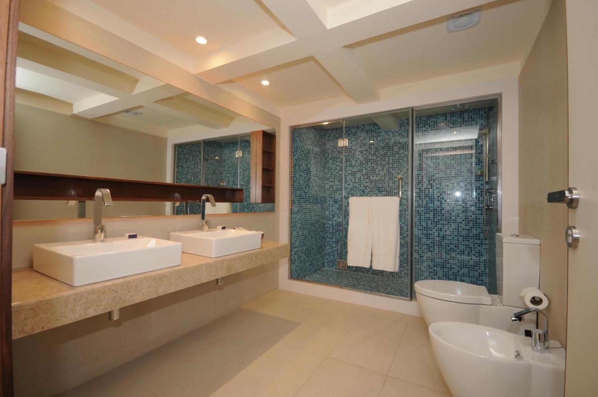 Al Bander Hotel & Resort Luxury Two Bedroom Chalet with Private Swimming Pool 2