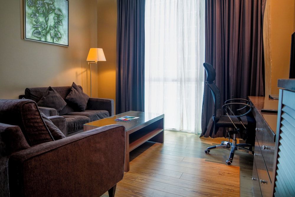 Swiss Hotel Apartment Junior Suite King 3