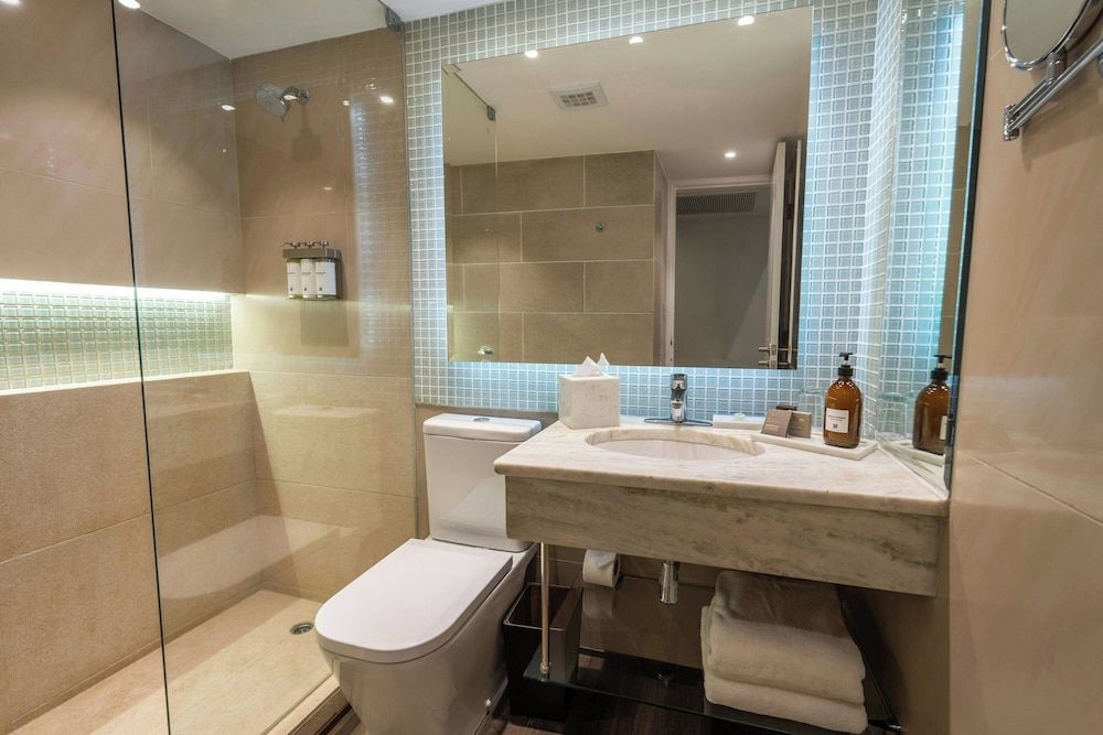 Room, 2 Queen Beds, Pool View