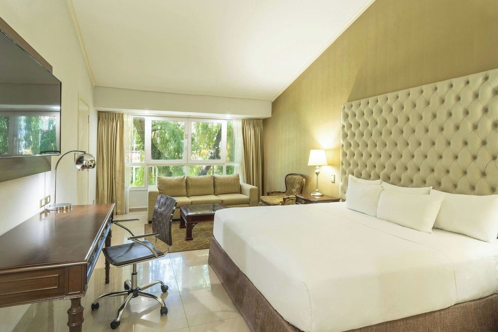 Junior Suite, 1 King Bed, Non Smoking