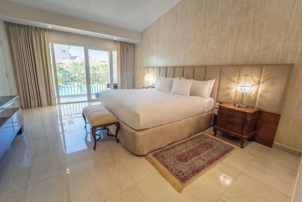 Executive Suite, 1 King Bed, Non Smoking