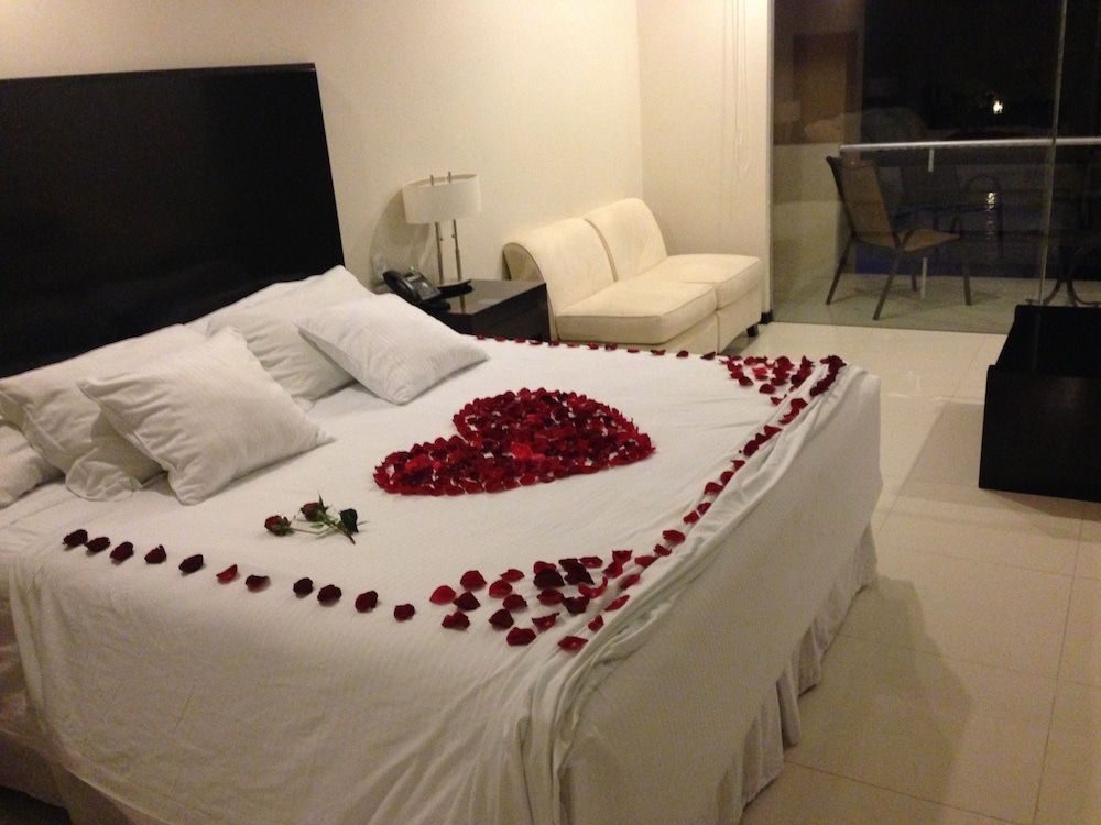Executive Suite, 1 King Bed, Pool View