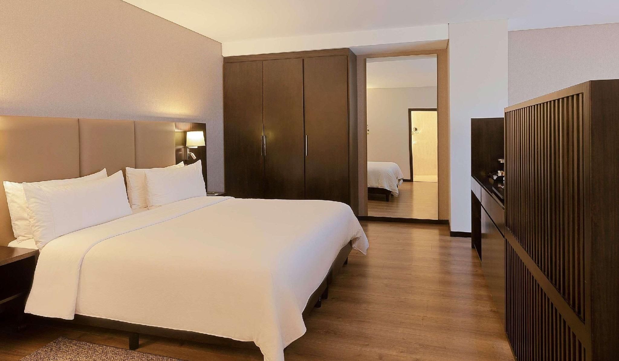 Premium Studio -Non-Smoking-King Bed
