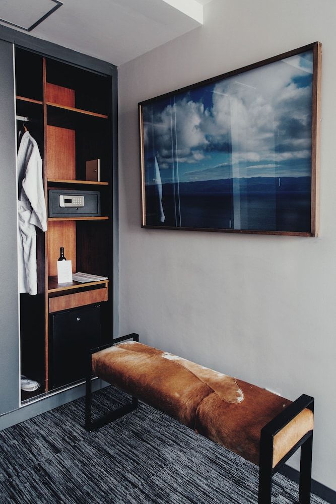 Atix Hotel Deluxe Room 4