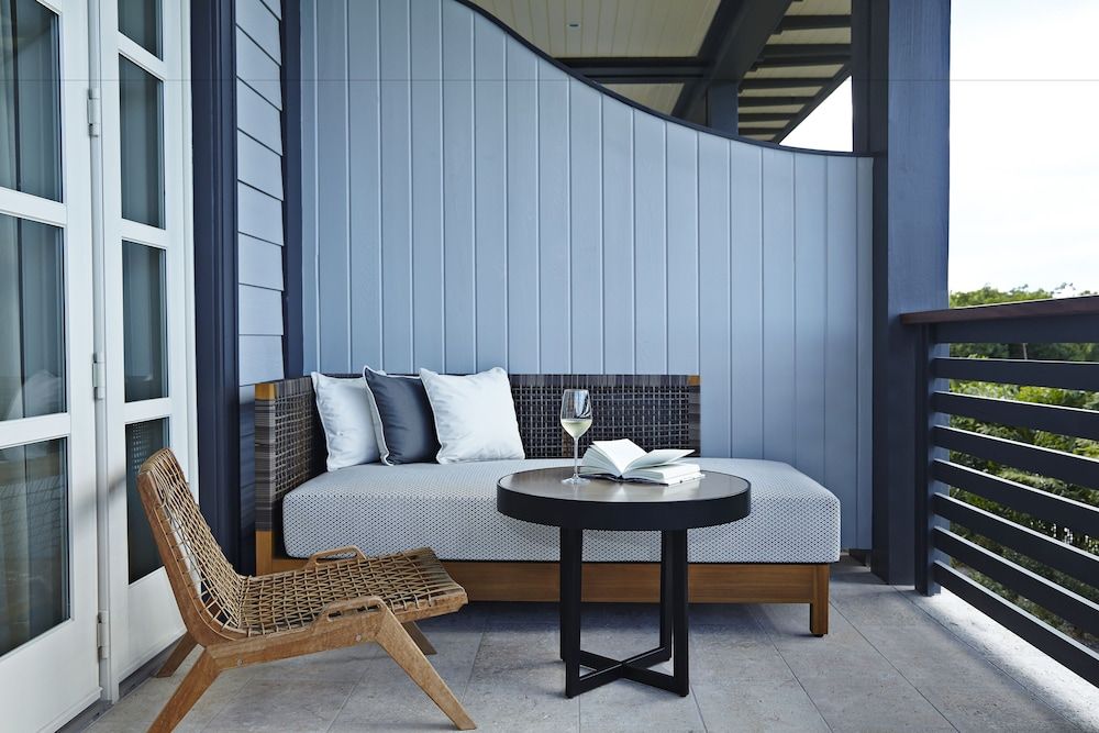 The Island House Deluxe Room, 1 King Bed, Non Smoking, Garden View 3