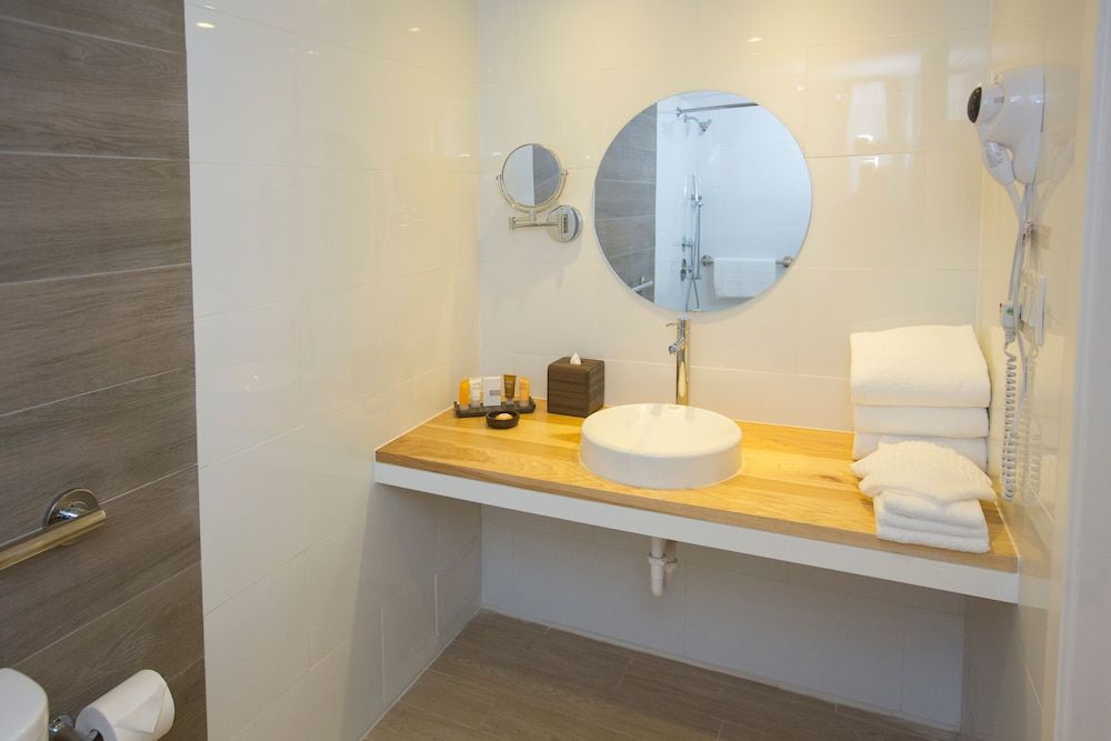 Warwick Paradise Island- All Inclusive- Adults Only Harbour Deluxe Balcony - King Bed Adults Only 2