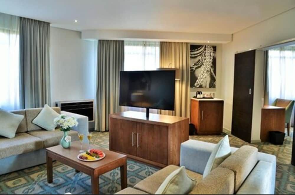 Cresta Maun Suite, 1 Queen Bed, River View 4