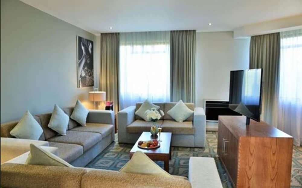 Cresta Maun Suite, 1 Queen Bed, River View 5